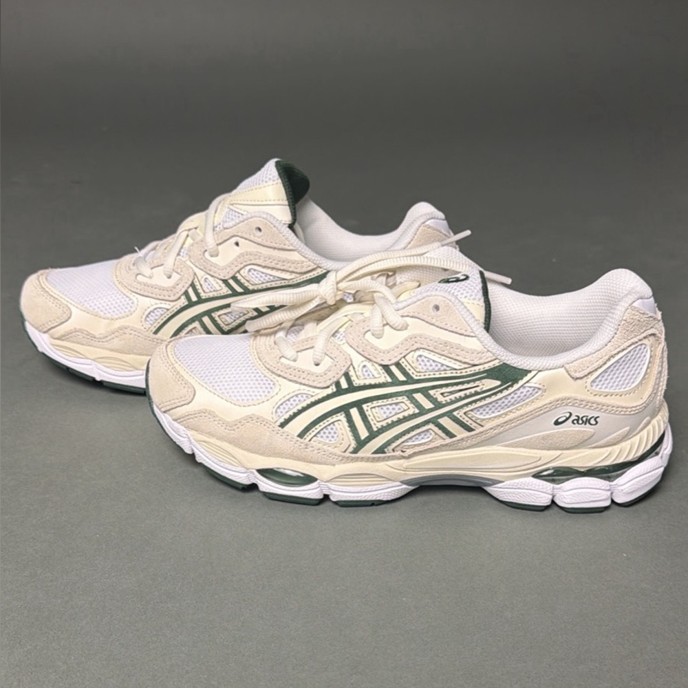 ASICS Gel-NYC sneaker in “Ivory/Forest Night” colorway. - Picture 2 of 6